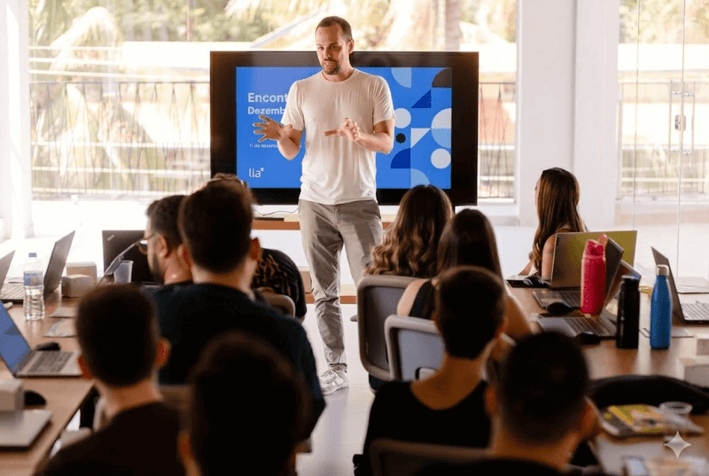 Foto do CEO da Lia Pedro Guerra, durante uma apresentação